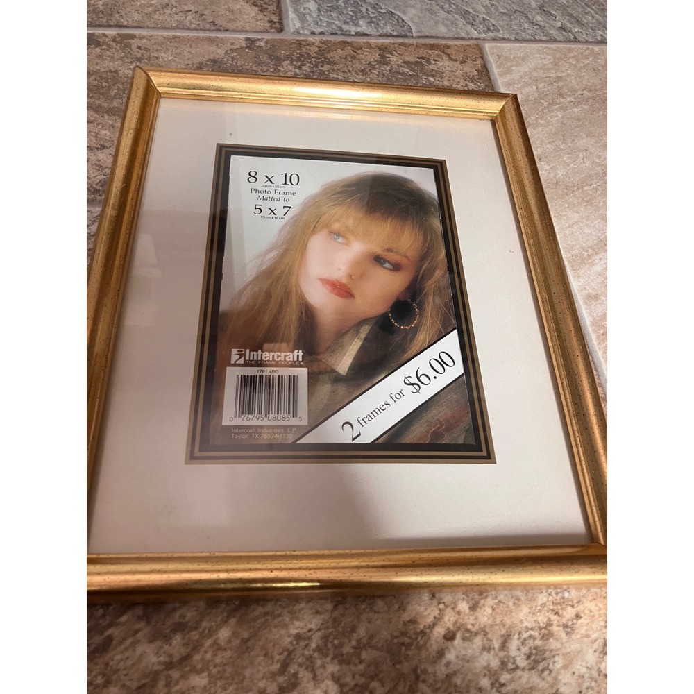 Intercraft Gold 8x10 Photo Frame Matted to 5x7 Tabletop Wall Mount 1761 4BG
